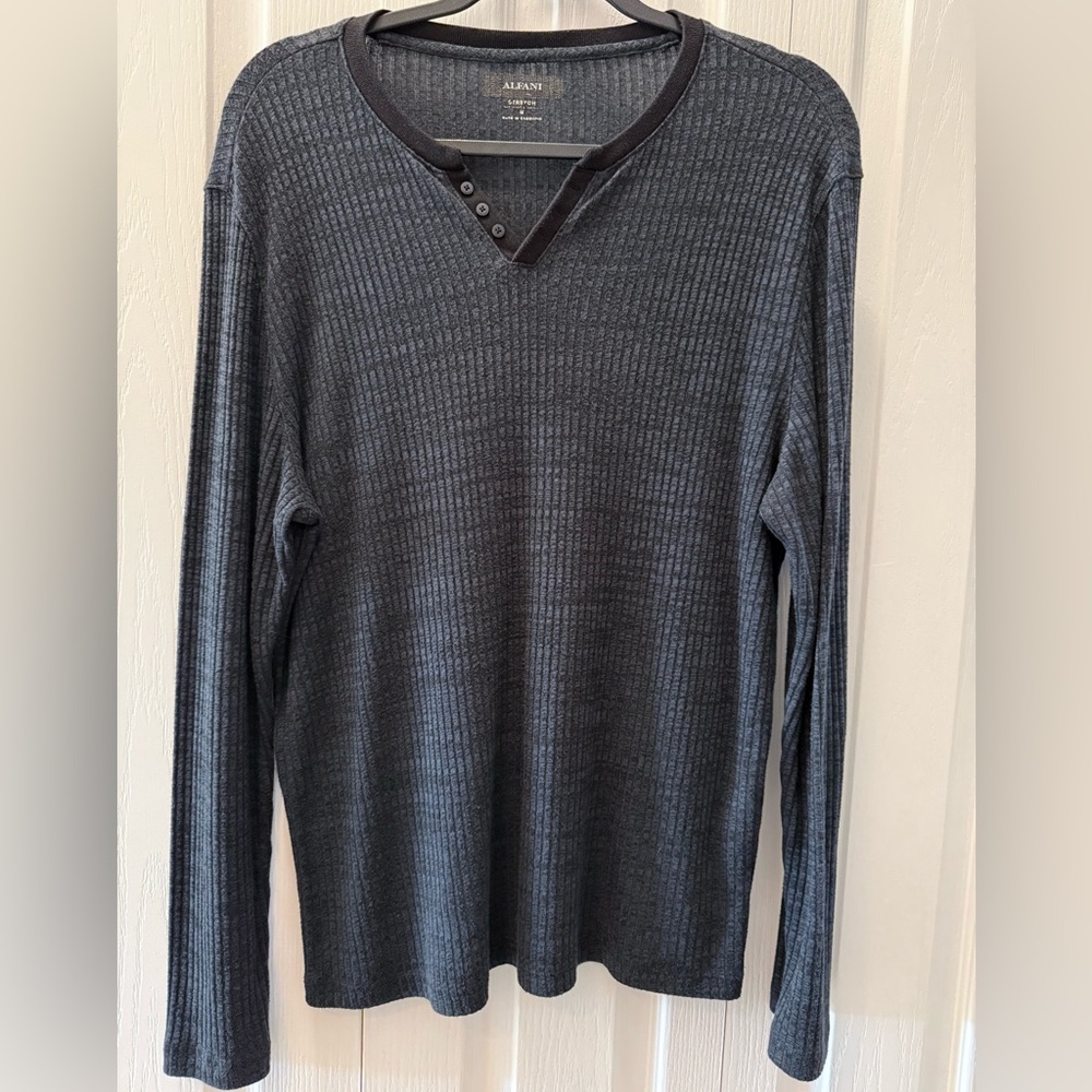 Alfani Men’s long sleeve T-shirt